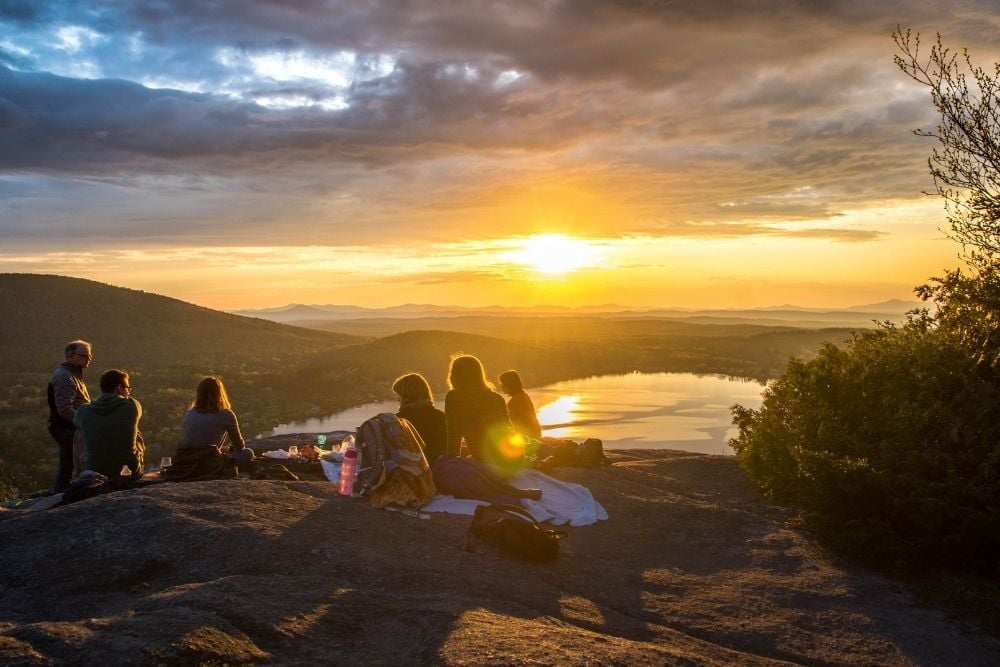 Group_mountain_sunset