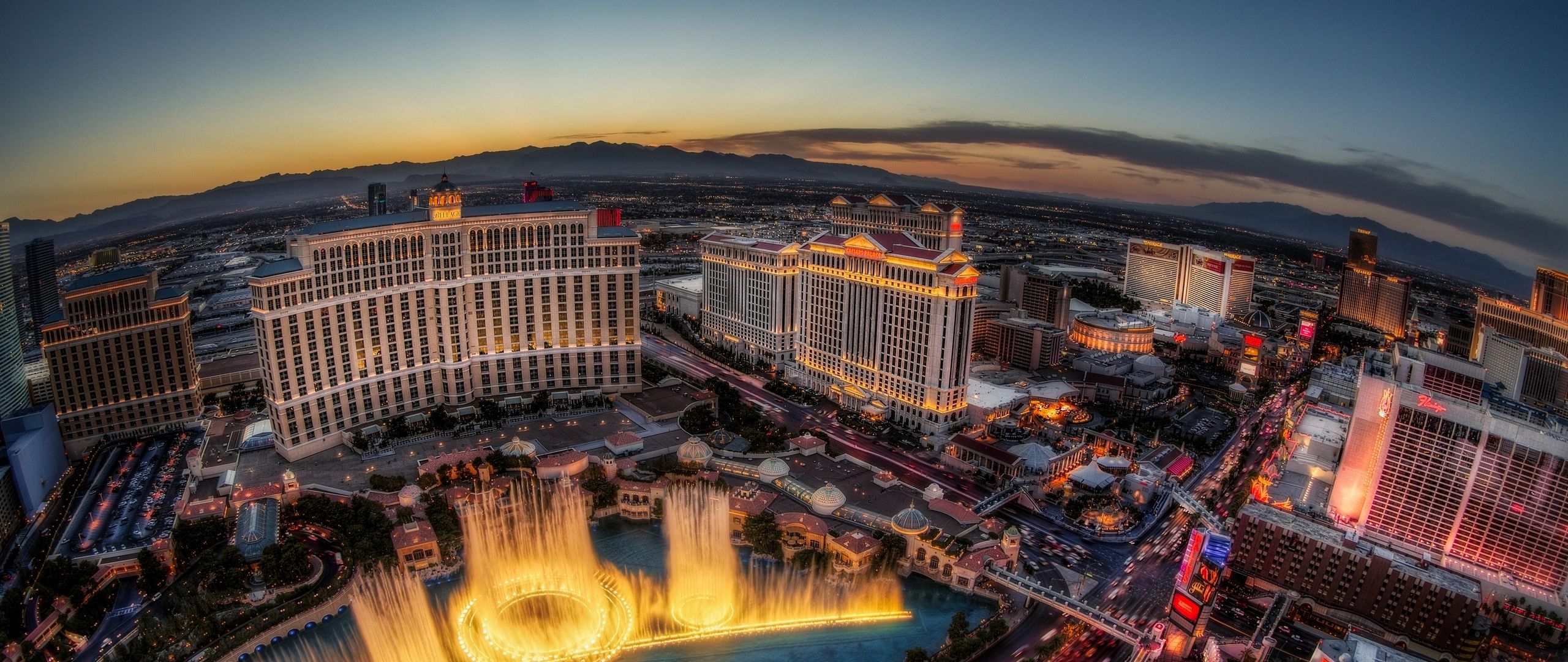 las_vegas_bellagio_bellagio_hotel_fountain_panorama_82491_2560x1080